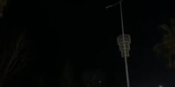 Vlora pa drita, punimet në rrjetin e ujësjellësit dëmtojnë linjën e energjisë në Lungomare