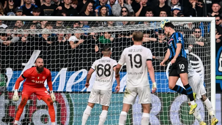 Atalanta futen në garë për një vend në Champions, thyen Napolin me përmbysje