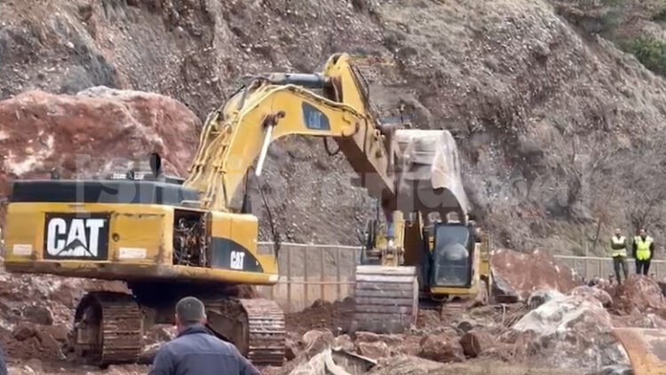 Bllokimi në Librazhd-Qafë Thanë/ Fadromat e “ANK” të Agim Kolës përkeqësojnë situatën, Juglindja e paralizuar