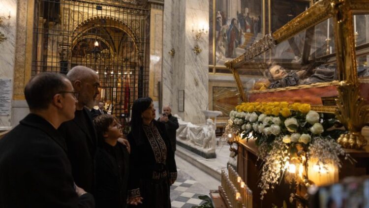 Rama mburret nga Vatikani: Pas Skënderbeut, asnjë kryetar shqiptar nuk e ka shkelur pragun e bazilikës