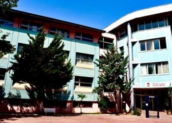 ‘Vdis sot, se ringjallesh nesër’/ Mësuesi në Tiranë pushohet nga puna pasi predikonte Jehovain në shkollë