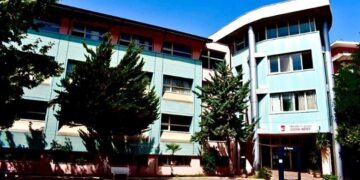 ‘Vdis sot, se ringjallesh nesër’/ Mësuesi në Tiranë pushohet nga puna pasi predikonte Jehovain në shkollë