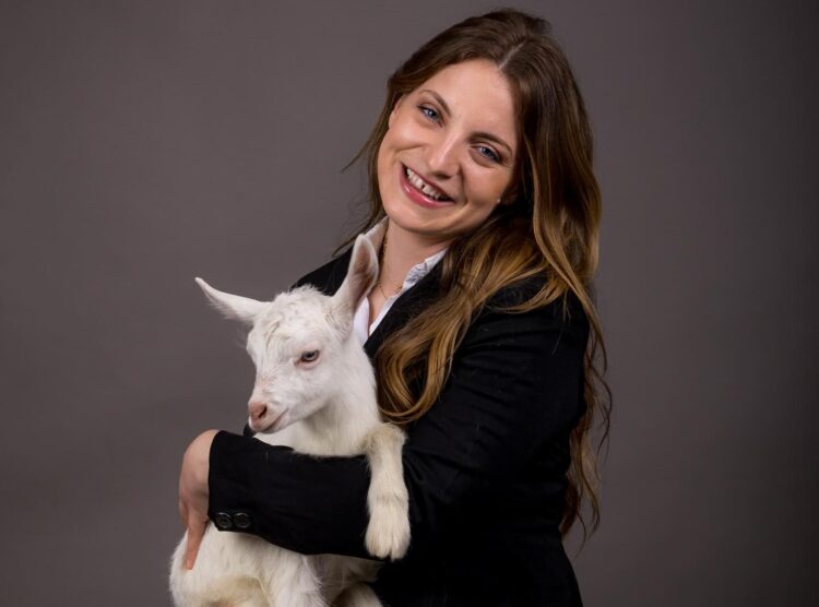 Skandali, deputetja e Ramës i quan shqiptarët dele?