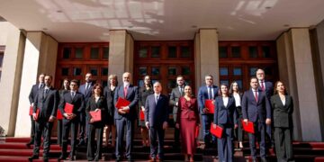 Reuters shkruan për nismën: Rama kërkon të ndalojë gjykatat të shkarkojnë ministrat
