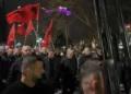 “Edi “Rama në Burg”/ Mijëra qytetarë para Kryeministrisë: Rama ik! (VIDEO)