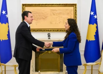 Albin Kurti mandatohet nga presidentja Osmani për formimin e qeverisë