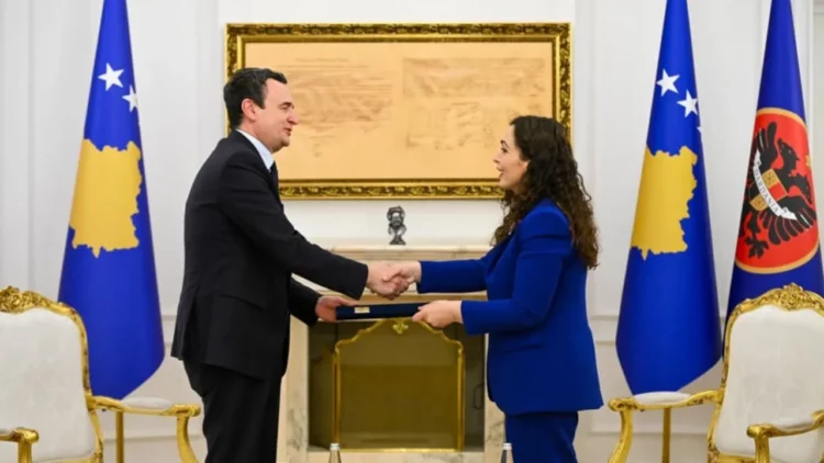 Albin Kurti mandatohet nga presidentja Osmani për formimin e qeverisë