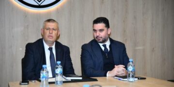 A po e josh Rama Fisnik Qosjen? Prefekti i Tiranës, vizitë në Kavajë për një “urë” mes tyre