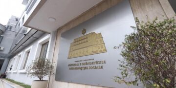 Ministria e Shëndetësisë rrit fshehurazi çmimet e ilaçeve/ Farmacitë: Pacientët nuk po rimbursohen