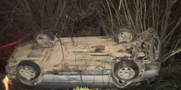 Aksident në segmentin Pukë-Qelëz/ Makina del nga rruga dhe përfundon në greminë