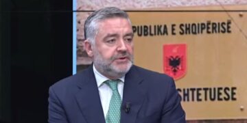 “I qëndrojmë shumë fortë…” Sekretari i Përgjithshëm i PS: Nuk lejojmë të pezullohet një ministër