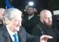Berisha lë selinë e PD, i drejtohet sheshit para Kryeministrisë bashkë me simpatizantët