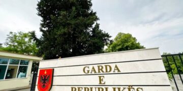 Largohen nga detyra dy drejtues të Gardës, njëri ishte kandidat për drejtor