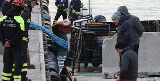 Itali/ 20-vjeçari shqiptar rreh nënën dhe zhduket, kamerat e filmuan duke u hedhur në det