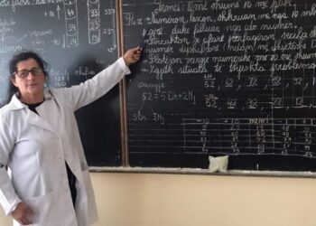 Shpallet në kërkim mësuesja 58-vjeçare që dhunonte nxënësit në Kamëz
