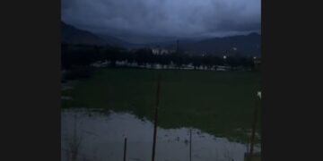 “Salillari” përmbyt Bradasheshin, Emergjencat Civile e akuzojnë për…