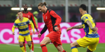 Milan shtanget nga Parma në shtëpi, humbja e hidhur i largon nga Interi