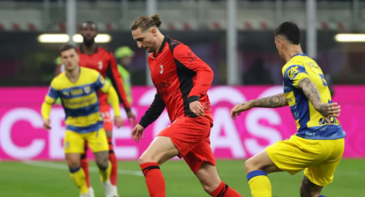 Milan shtanget nga Parma në shtëpi, humbja e hidhur i largon nga Interi