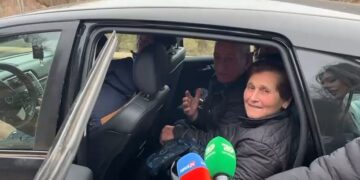 “Kemi 5 orë të bllokuar”/ Rruga Librazhd-Prrenjas e paralizuar, qytetarët në radhë pas rënies së gurëve