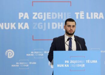 Pano: Çdo 30 minuta një i ri ikën nga Shqipëria, Rama kërkon një Shqipëri të boshatisur dhe pa revoltë