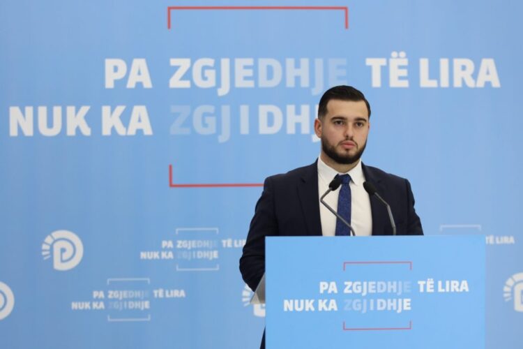 Pano: Çdo 30 minuta një i ri ikën nga Shqipëria, Rama kërkon një Shqipëri të boshatisur dhe pa revoltë