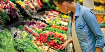 Zarzavatet kthehen në mall luksi për shqiptarët, pse po na kushtojnë kaq shtrenjtë