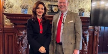 Spiropali hyn në Shtëpinë e Bardhë, pritet nga Asistenti Special i Trump, biseojnë për Bordin e Paqes