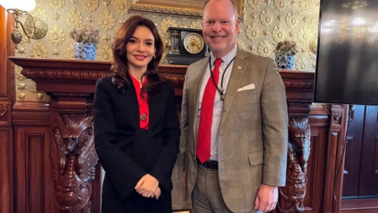 Spiropali hyn në Shtëpinë e Bardhë, pritet nga Asistenti Special i Trump, biseojnë për Bordin e Paqes