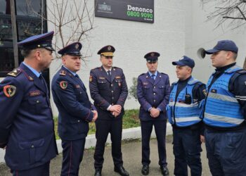 Grabitja e bankës në Tiranë, këta janë dy efektivët e policisë që arrestuan autorin në flagrancë