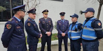Grabitja e bankës në Tiranë, këta janë dy efektivët e policisë që arrestuan autorin në flagrancë