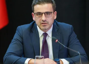 Bllokimi i aksit Librazhd-Prrenjas, Drejtori i Doganave sqaron si do të lëvizin kamionët