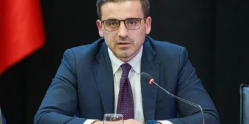 Bllokimi i aksit Librazhd-Prrenjas, Drejtori i Doganave sqaron si do të lëvizin kamionët