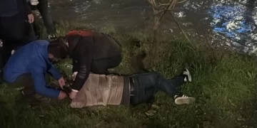 Protestuesit kthehen drejt Parlamentit, hidhen sërish molotovë, një qytetar bie pa ndjenja