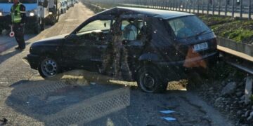 Aksident në Kashar/ Furgoni përplaset me makinën, një i plagosur dërgohet urgjent për në spital