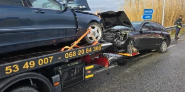 Aksident fatal në Lezhë, 59-vjeçari humb jetën pasi u përplas nga kamioni