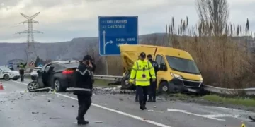 Aksident i trefishtë në zonën e Ishull-Lezhë, raportohet për disa të plagosur