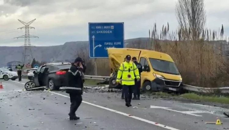 Aksident i trefishtë në zonën e Ishull-Lezhë, raportohet për disa të plagosur