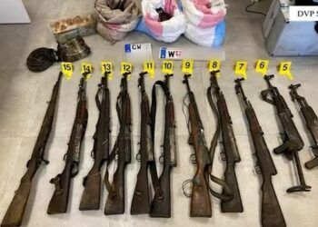 Sekuestrohen arsenal armësh zjarri dhe municioni luftarak në Shkodër, arrestohen dy të rinjtë (Emra)