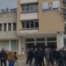 Banorët protestojnë para Bashkisë së Beratit, nënkryetari: Bëni çfarë të doni, rruga nuk bëhet!