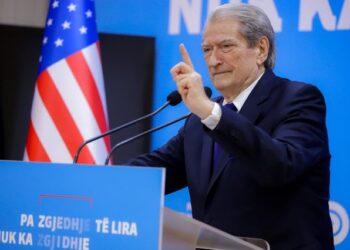 Skandali i rrugës Qukës-Qafë Plloçë, Berisha: Kompania 2T e Sakos vodhi 300 mln euro dhe i ndau me Ramën