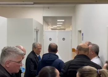 Berisha viziton deputetin Nallbati në Spitalin e Traumës: Goditje me urdhër politik