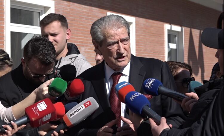 Berisha: Nuk do të zhvillojmë asnjë protestë karshi xhamisë, por besimtarët të ruhen nga të pafetë si Rama