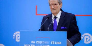 Berisha : Drejtori i ri i AKSHI-t është njeriu që dha tenderin 75 milionë euro për baxhanakun e Ramës