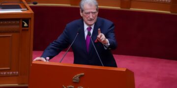 Berisha: Ju jeni e keqja banale, kërkoni të mbroni ballukun por Rama do të ju marrë me vete