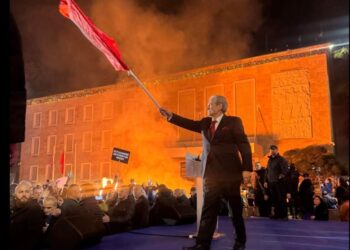 Opozita zbret sot përsëri në shesh, policia: Nuk marrim përsipër garantimin e zhvillimit të tubimit