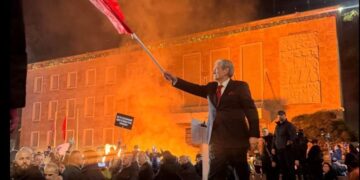 Opozita zbret sot përsëri në shesh, policia: Nuk marrim përsipër garantimin e zhvillimit të tubimit