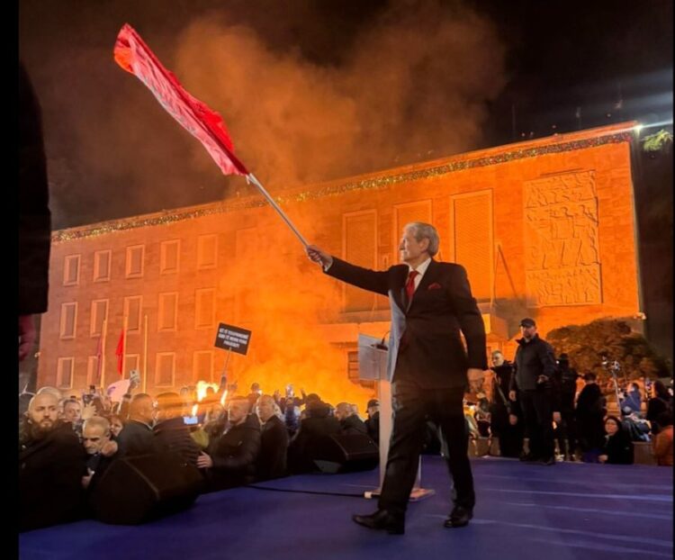 Opozita zbret sot përsëri në shesh, policia: Nuk marrim përsipër garantimin e zhvillimit të tubimit