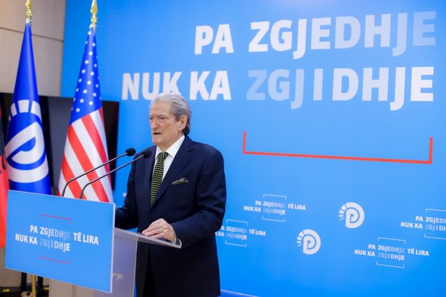 Berisha: Rama urdhëroi mbrojtjen e Ballukut, shqiptarët do ta rrëzojnë njësoj si diktatorin Hoxha