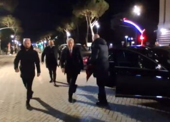 Foltorja e PD para Kryeministrisë, Berisha i bashkohet protestuesve