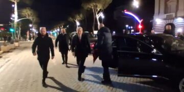 Foltorja e PD para Kryeministrisë, Berisha i bashkohet protestuesve